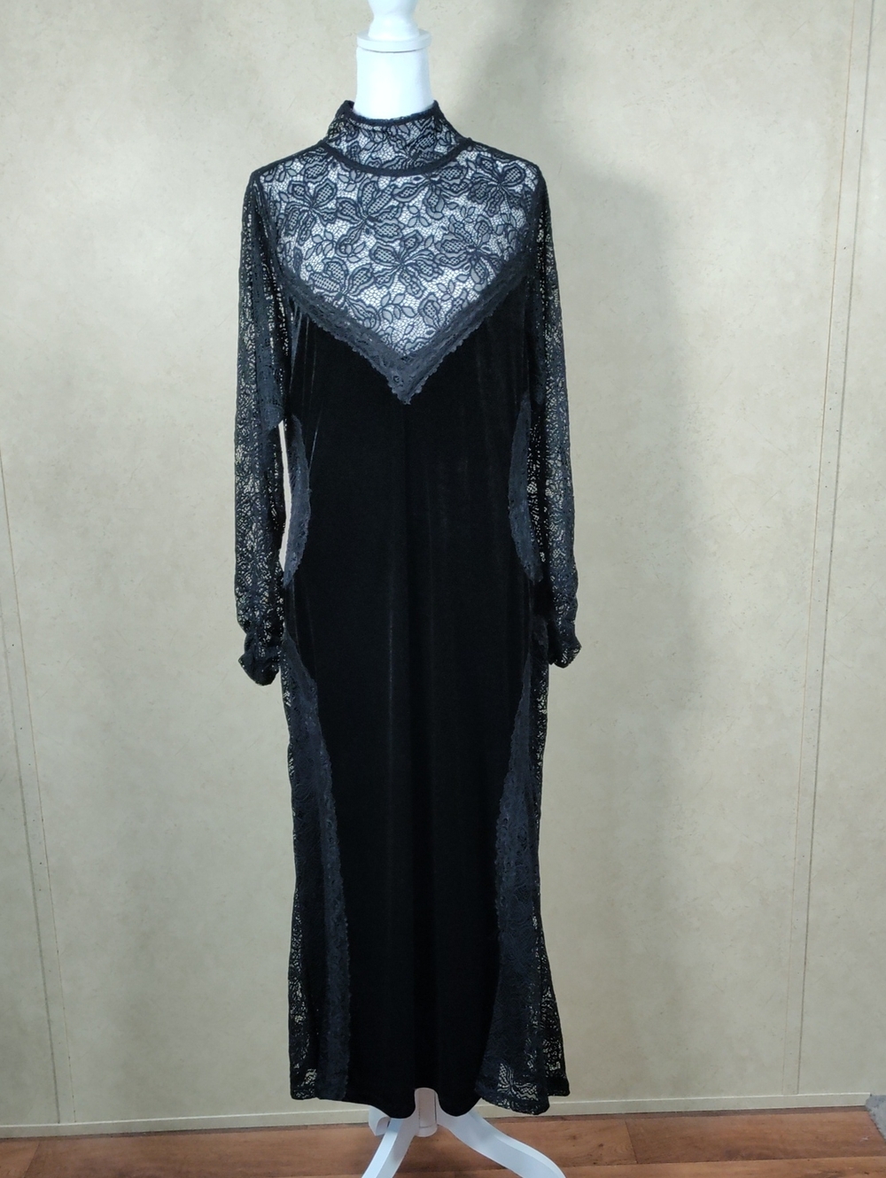 I193 Anthropologie Black Lace & Velvet Open Back Maxi Dress 1X NWT